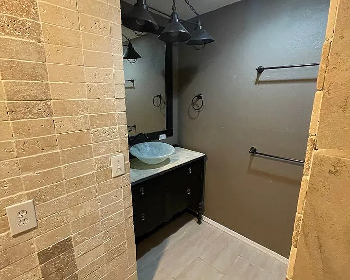 15809 W Maui Ln — Photo 2