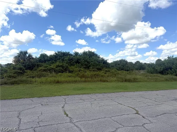 3072 E Briarwood Cir, Labelle, FL 33935