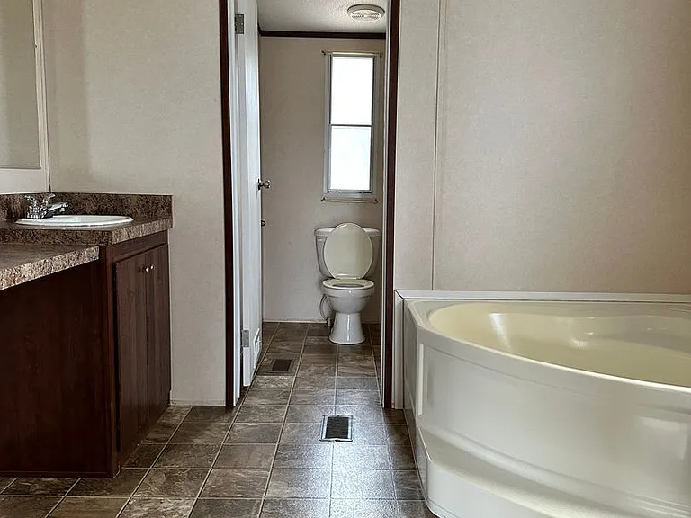 1016 Private Road 1518 — Photo 8
