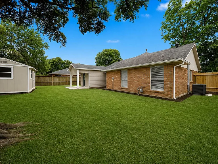 16310 Emberwood Dr — Photo 40