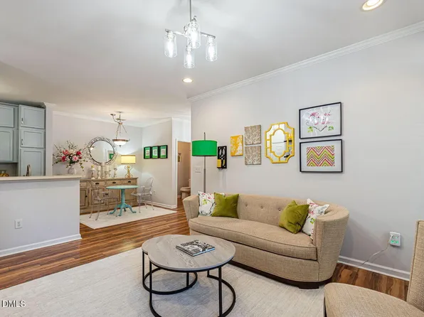 800 Savannah Ridge Rd Unit 110, Holly Springs, NC 27540