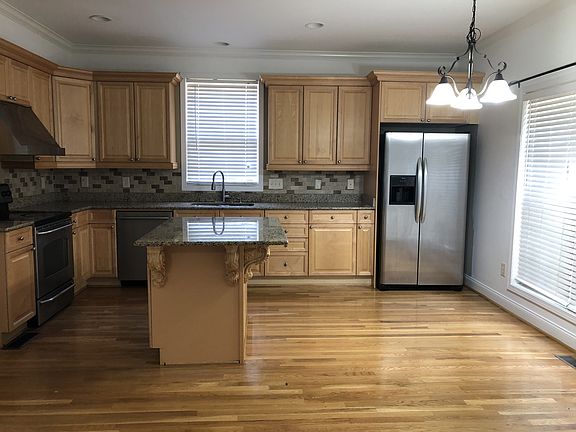 4th image of 222 Castlehill Dr