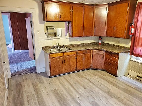 5th image of 623 E 5th St #C