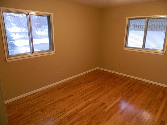5th image of 531 E 5th St