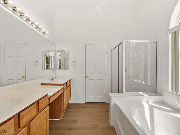 4th image of 4007 W Red Coach Ave