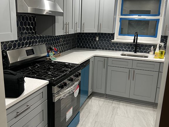 3rd image of 2721 Tenbroeck Ave Floor 2