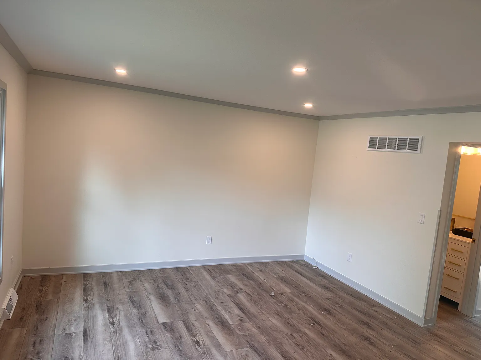 3 bed, 1.5 bath, 1400 sqft, $2,400 — Photo 4