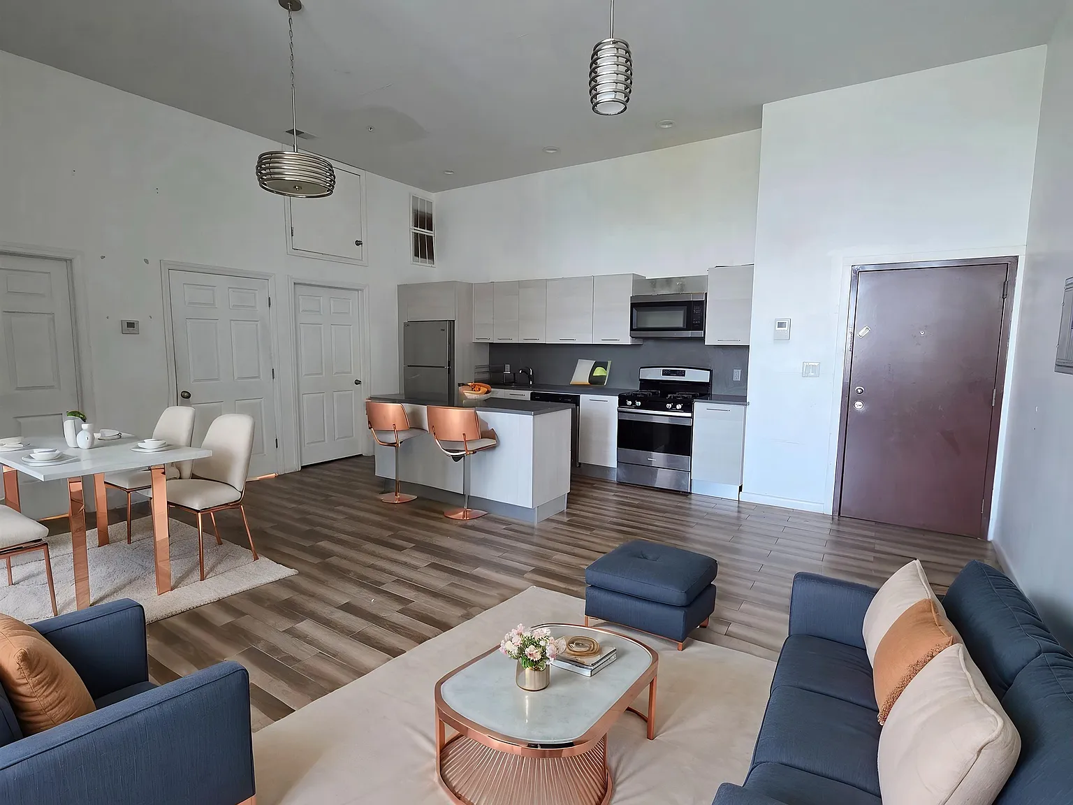 2 bed, 1.0 bath, 1200 sqft, $2,350 — Photo 1