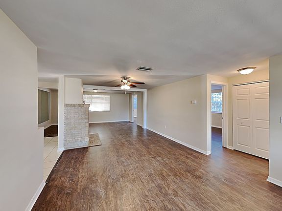 3rd image of 4323 Riverwood Dr