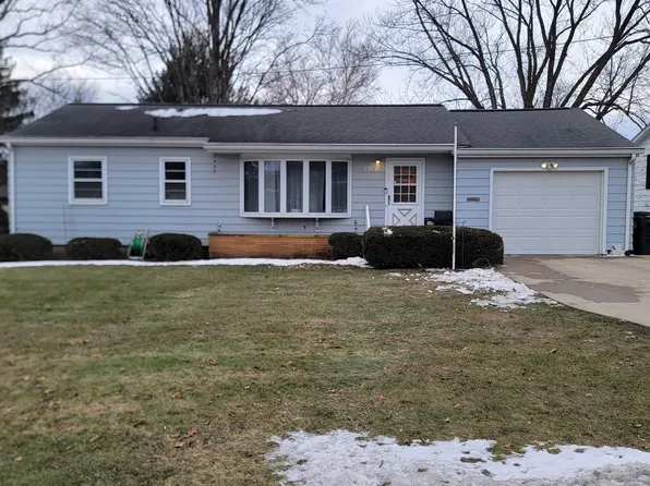 1917 Victory Dr, Cedar Falls, IA 50613