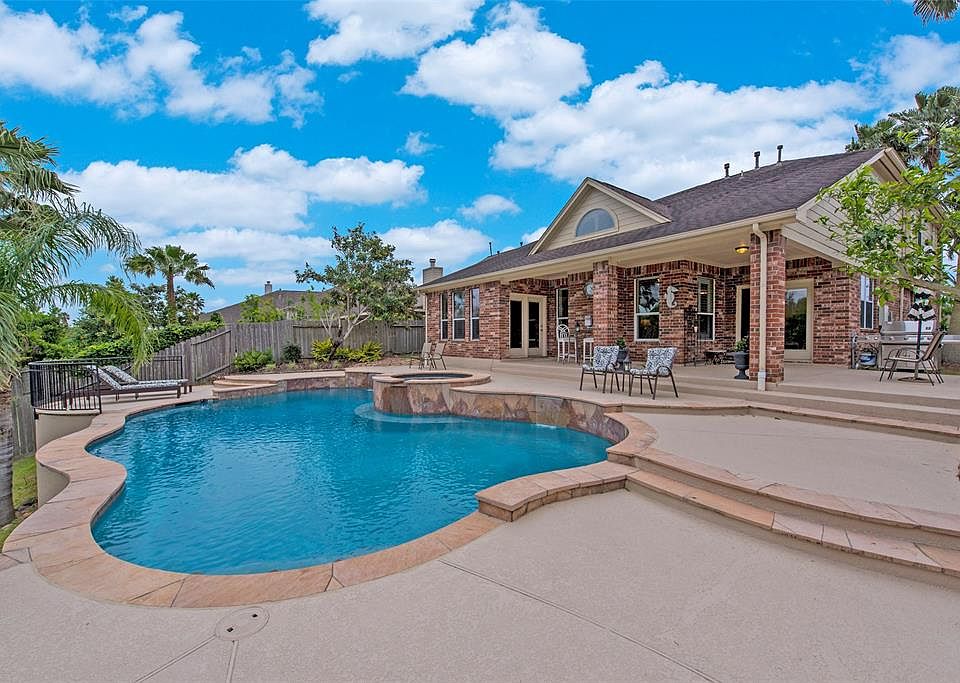 1st image of 106 Marina Oaks Dr