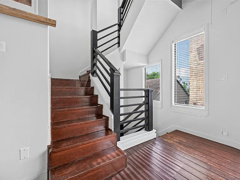 708 W Clay St — Photo 22