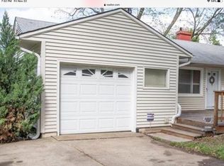 225 SW McClendon Dr, Lees Summit, MO 64081
