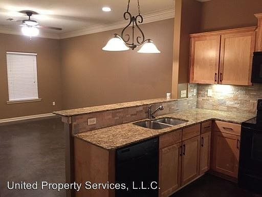 2nd image of 104 Padre Dr
