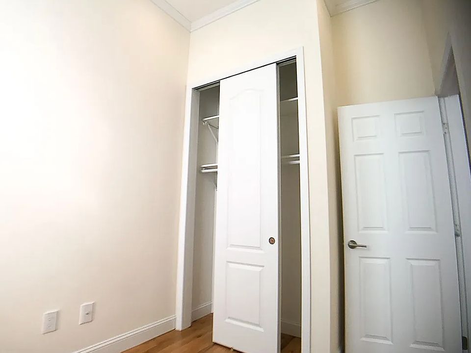 2nd image of 109 Park Pl APT 2R