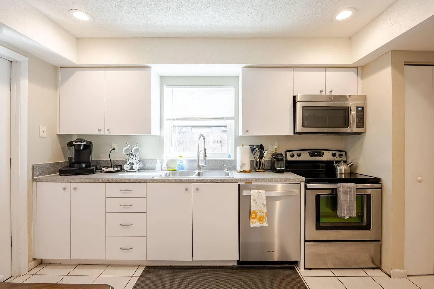 3 bed, 1428 sqft, $3,700 — Photo 1