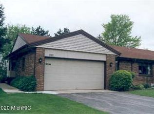592 Pinespar Dr SW #120, Byron Center, MI 49315