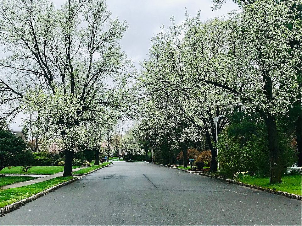 2nd image of 30 Sunset Ct