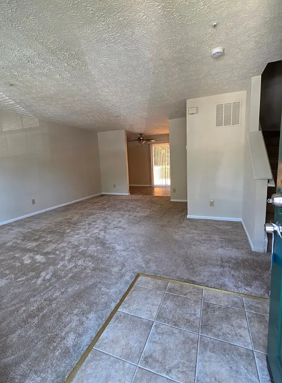 3 bed, 1160 sqft, $1,999 — Photo 4