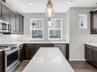 19244 NE 69th Cir UNIT 105, Redmond, WA