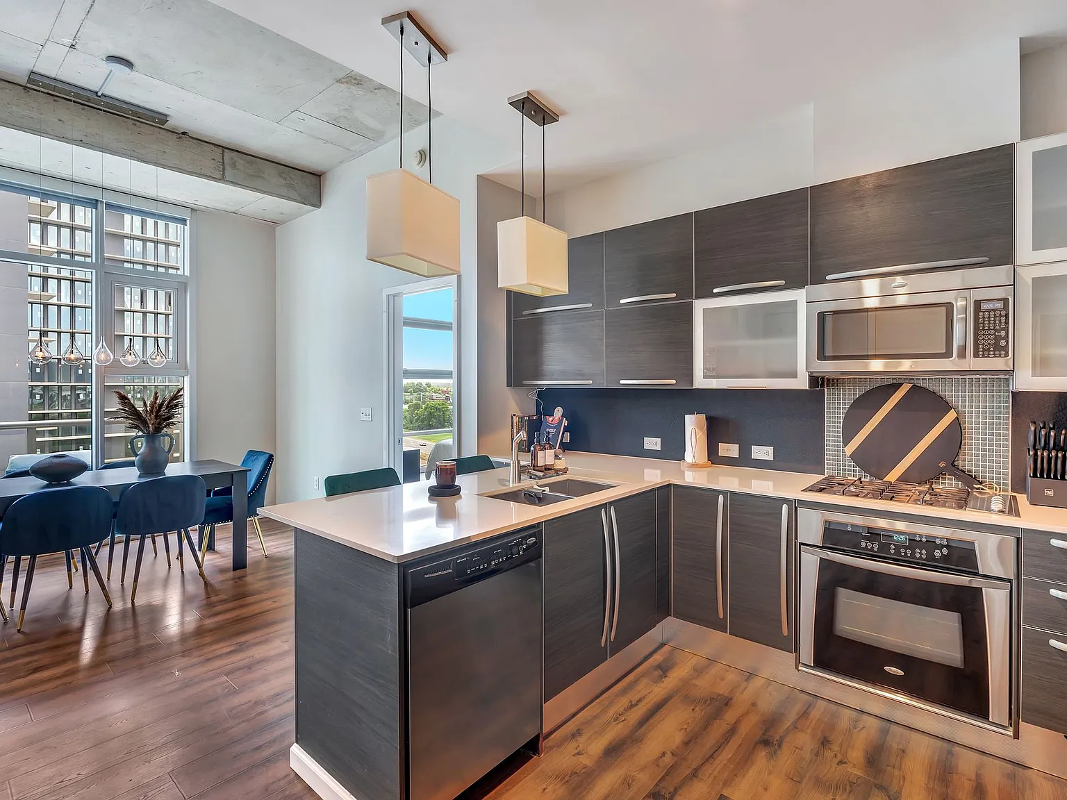 1 bed, 1100 sqft, $4,500 — Photo 2