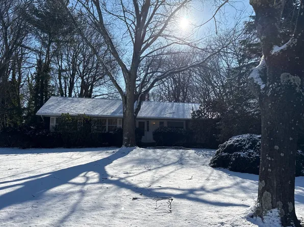 22 S Lot Rd, Smithtown, NY 11787