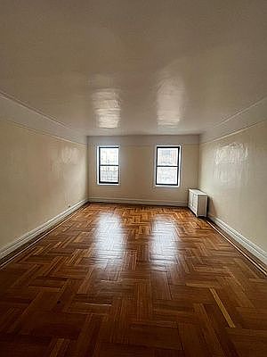 3rd image of 655 Pelham Pkwy N APT 3F