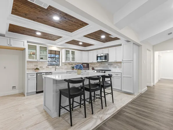 703 S 4th St, Crandall, TX 75114