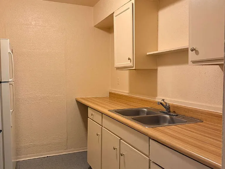 606 Morningview Dr — Photo 3