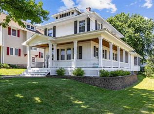 222 Johnson Ave NW, Cedar Rapids, IA 52405