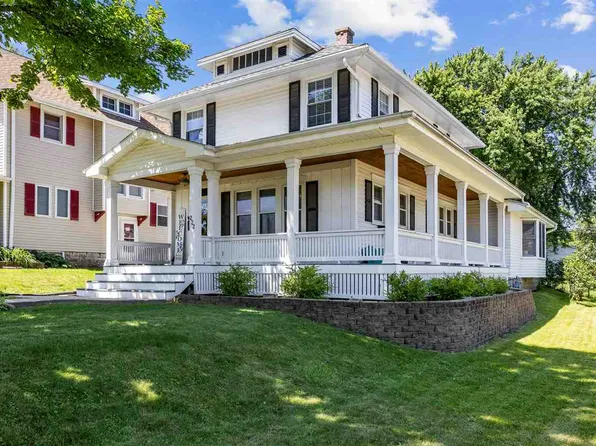 222 Johnson Ave NW, Cedar Rapids, IA 52405