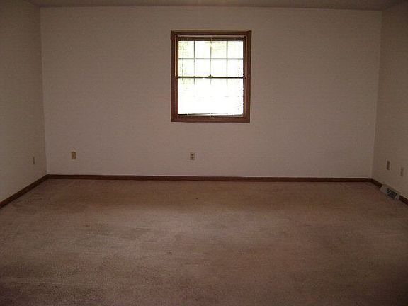 4th image of 2305 Schneider Ct