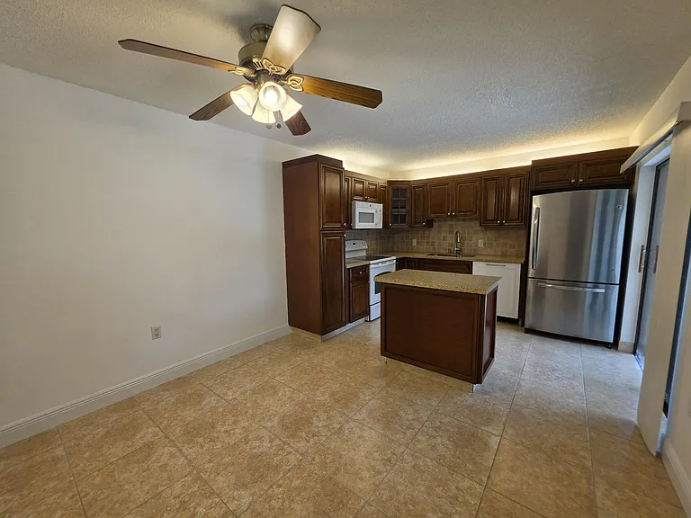 708 7th Ln — Photo 16
