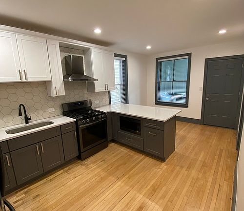 2nd image of 3141 N Oakley Ave APT 1