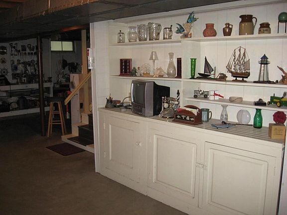 5th image of 2296 W Fair Ave
