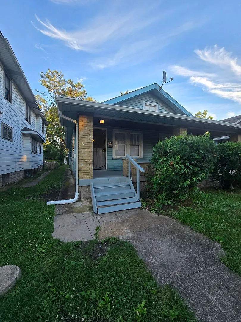 Spacious 2-Bedroom Home Near Sherman Drive & Downtown Indianapolis — Photo 1