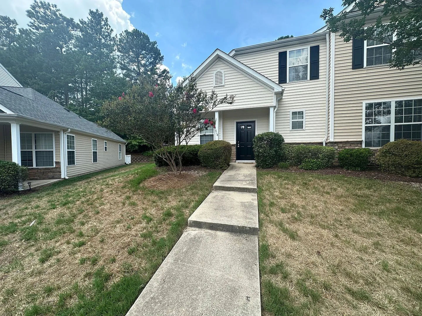 Gorgeous 3 Bed/2 Bath South Durham Townhome - Location, Location, Location! — Photo 2