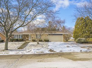 307 Robins Run, Burlington, WI 53105