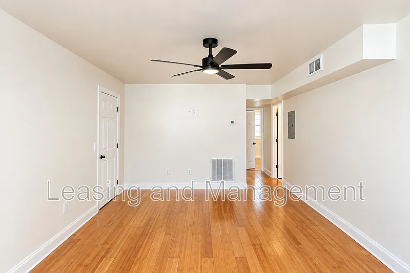 2 bed, 1.0 bath, 810 sqft, $2,200 — Photo 2