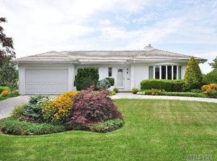84 Sequams Ln E, West Islip, NY 11795