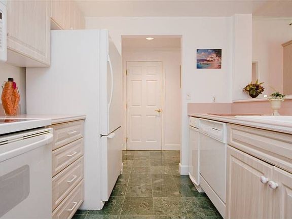 2nd image of 220 Lombard St APT 214
