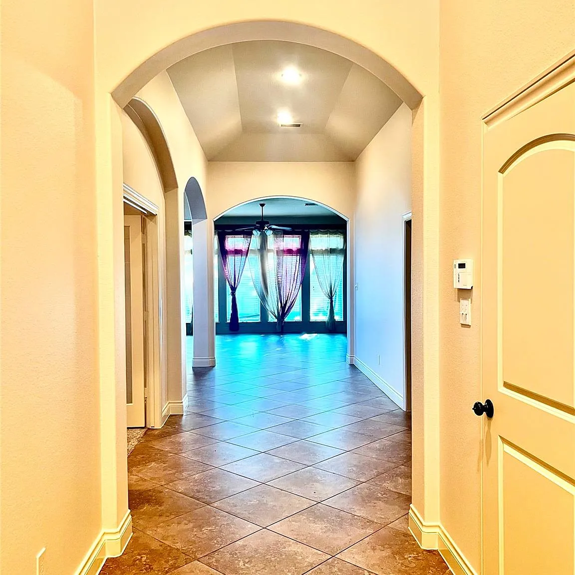 4 bed, 3.0 bath, 2454 sqft, $2,800 — Photo 4