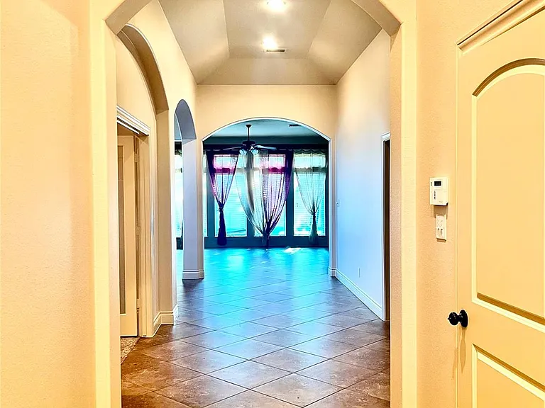 2801 Field Hollow Dr — Photo 3