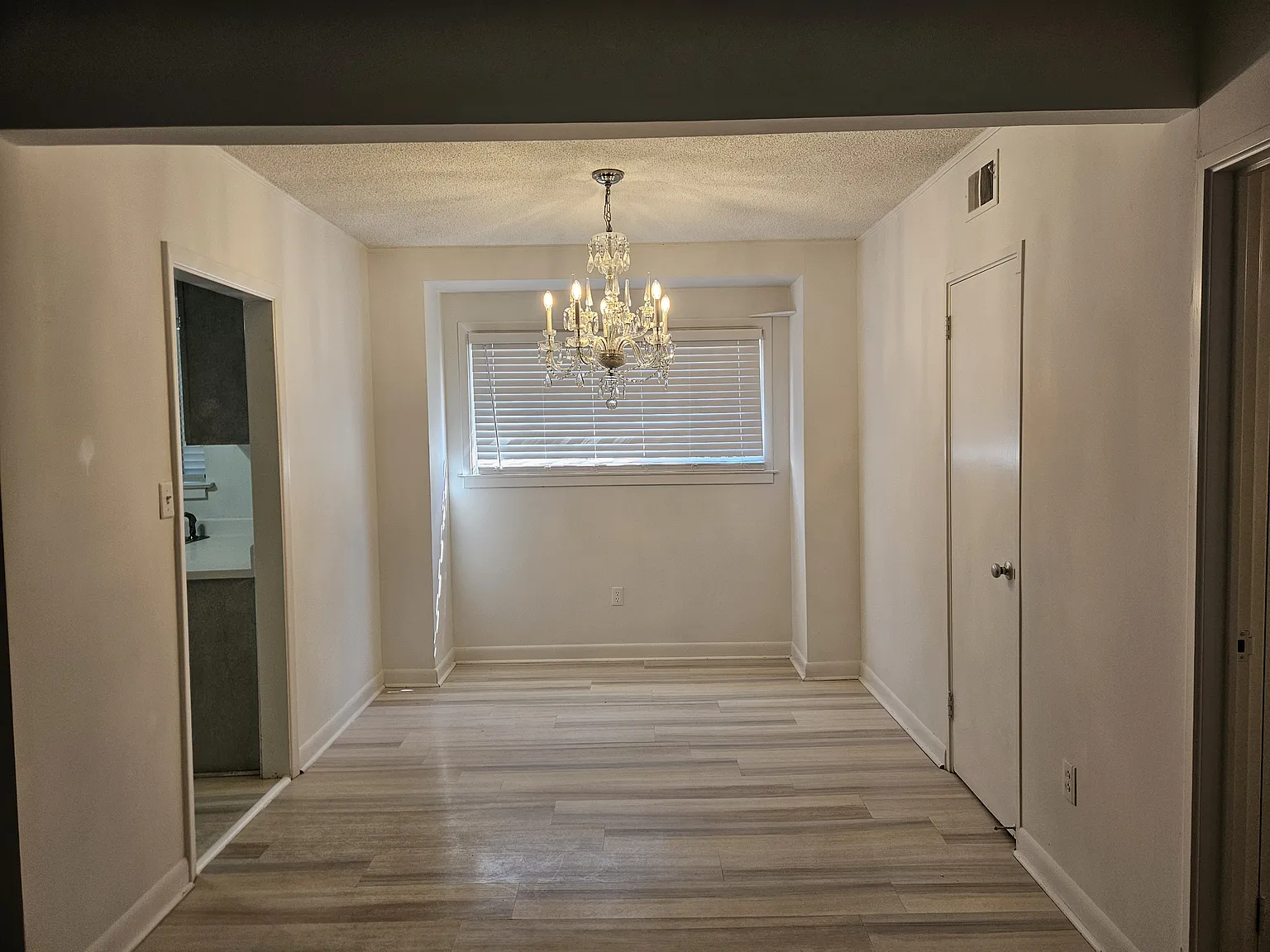 3 bed, 1200 sqft, $1,550 — Photo 3