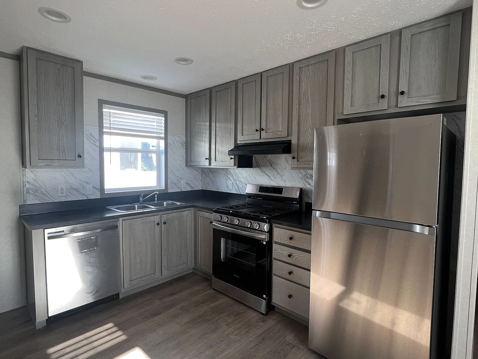 2 bed, 832 sqft, $1,045 — Photo 2