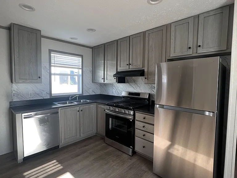 3208 Bristol Ave — Photo 2