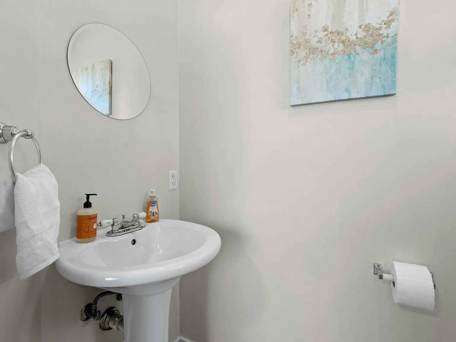 2 bed, 2.5 bath, 903 sqft, $1,900 — Photo 2