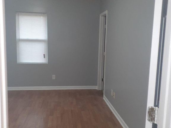 4th image of 120 Long Ave