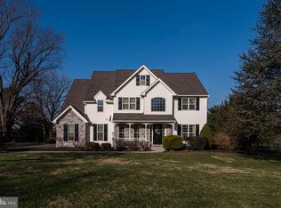 220 Lewis Farm Dr, Cochranville, PA 19330
