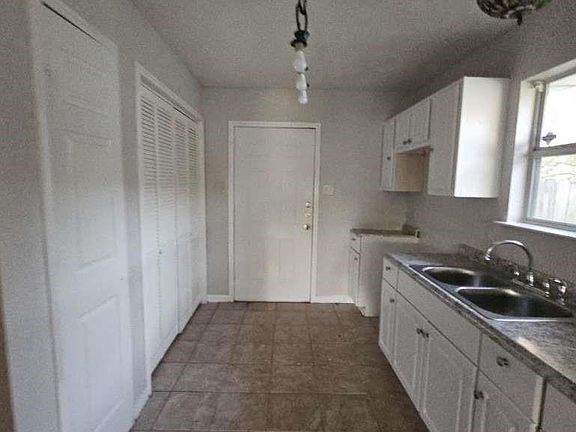 4th image of 11919 Greenmesa Dr